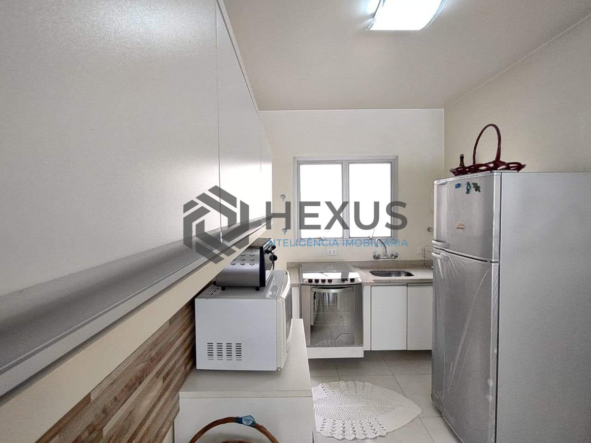 Foto 20 de Apartamento com varanda e lazer na Praia da Enseada, Guarujá