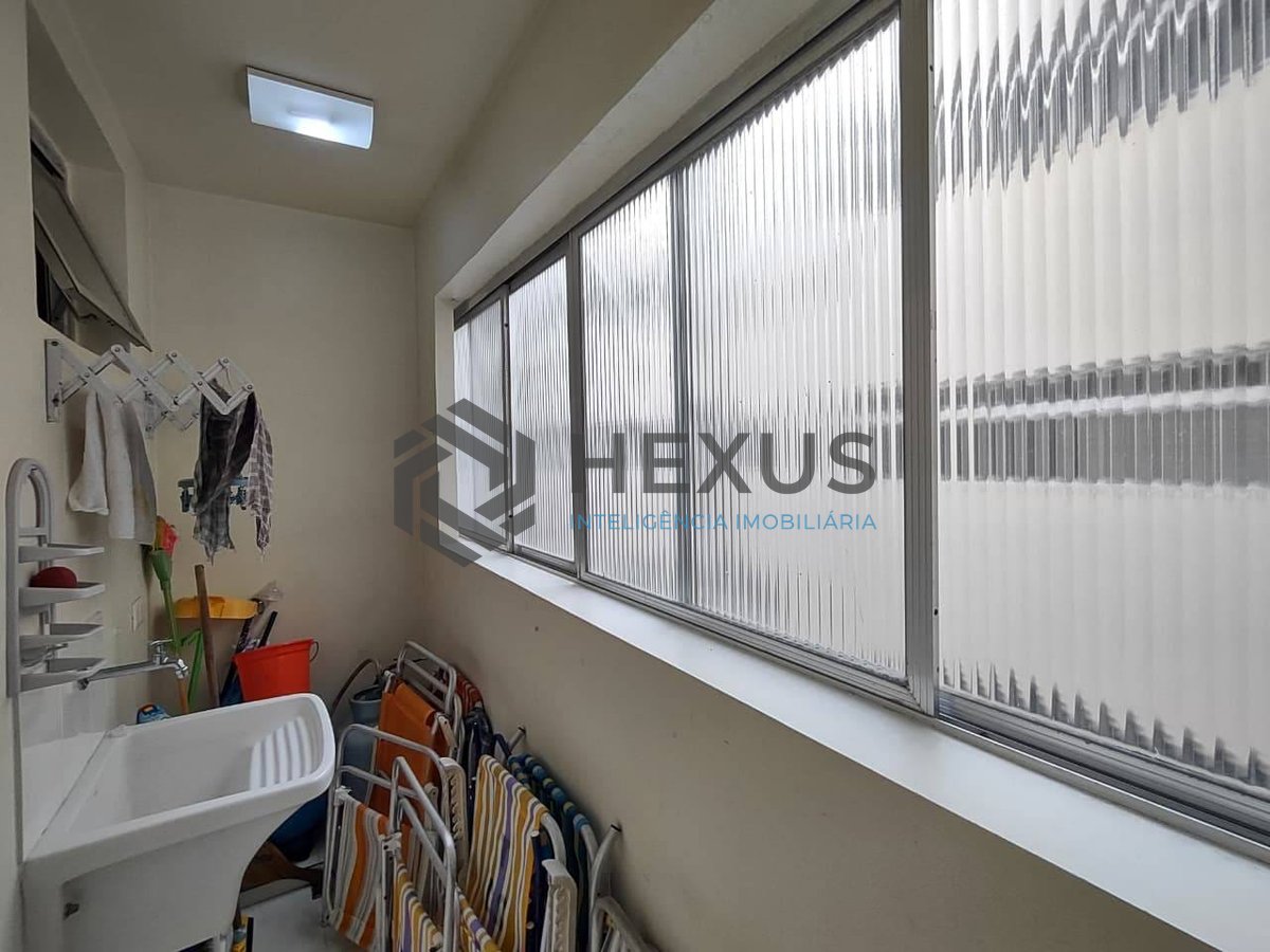 Foto 21 de Apartamento com varanda e lazer na Praia da Enseada, Guarujá