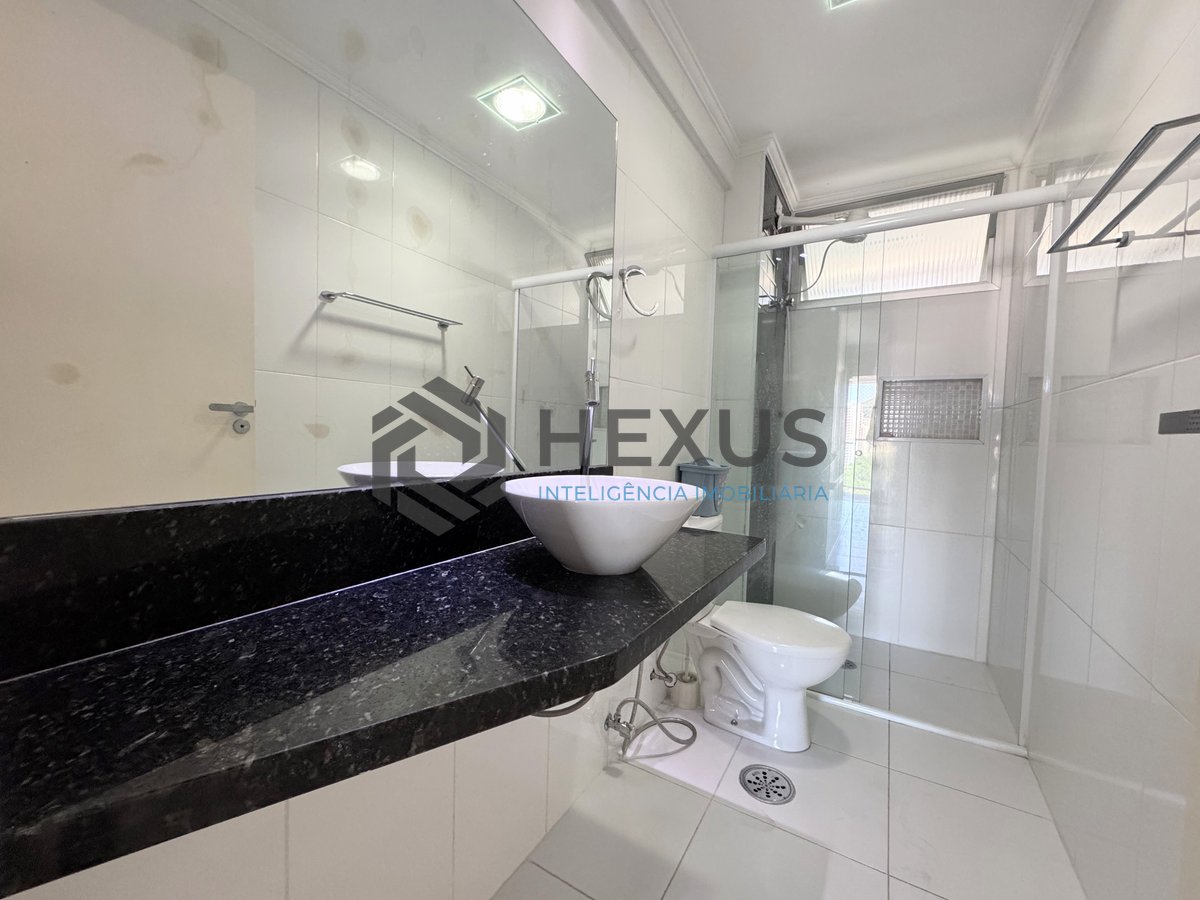 Foto 20 de Apartamento com varanda e lazer na Praia das Pitangueiras, Guarujá