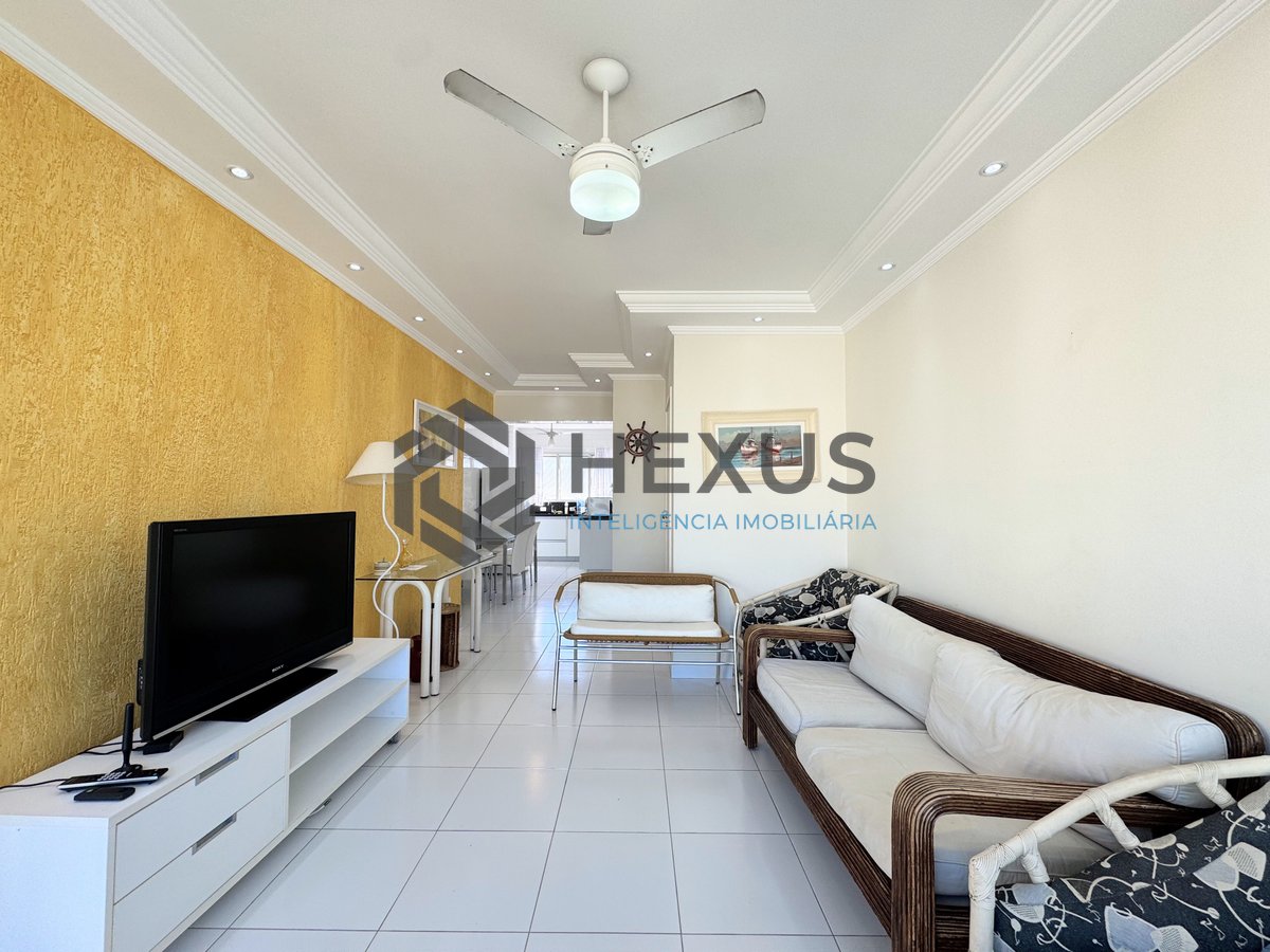 Foto 3 de Apartamento com varanda e lazer na Praia das Pitangueiras, Guarujá