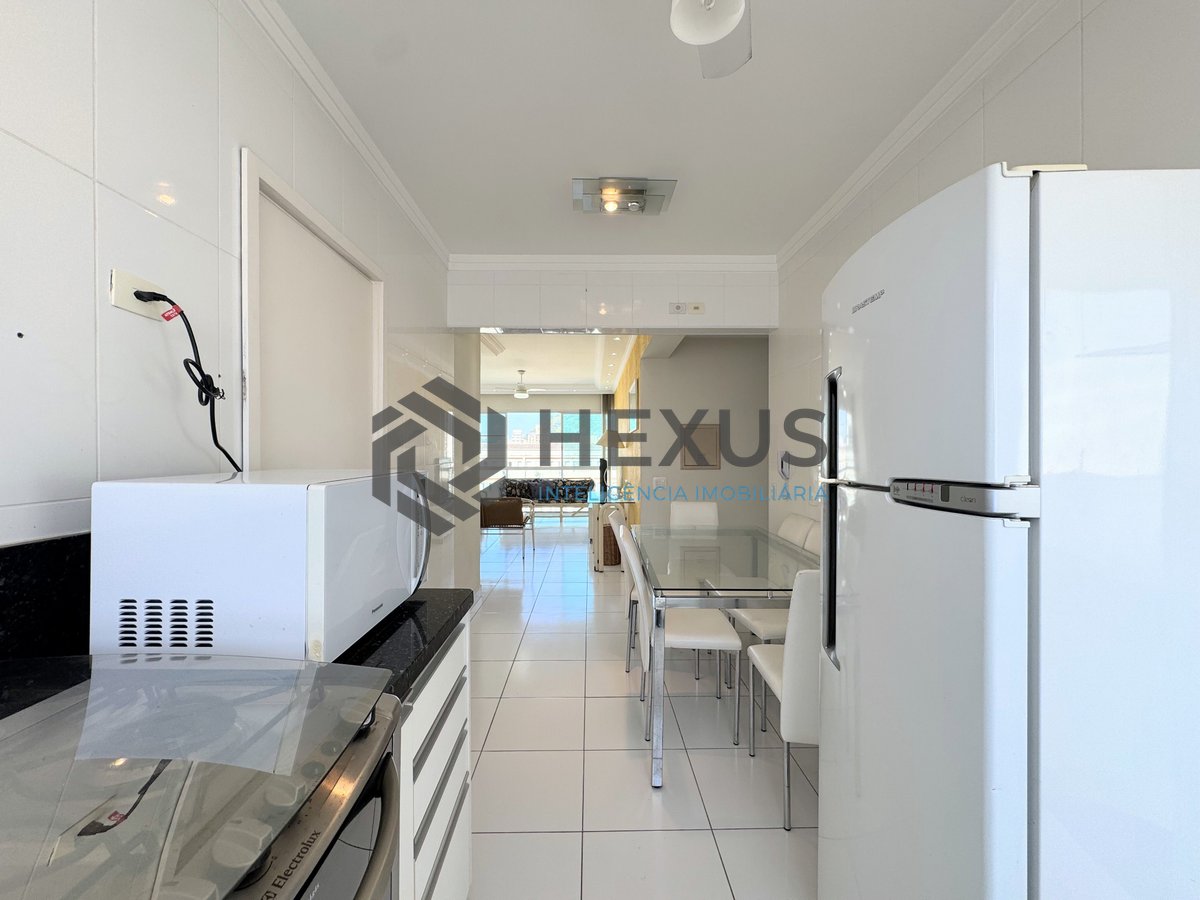 Foto 24 de Apartamento com varanda e lazer na Praia das Pitangueiras, Guarujá