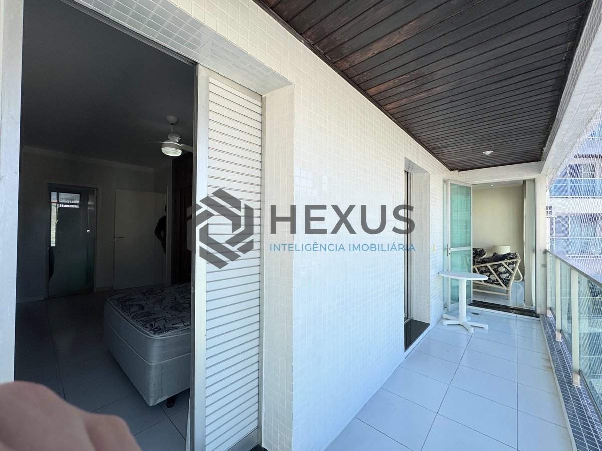 Foto 5 de Apartamento com varanda e lazer na Praia das Pitangueiras, Guarujá