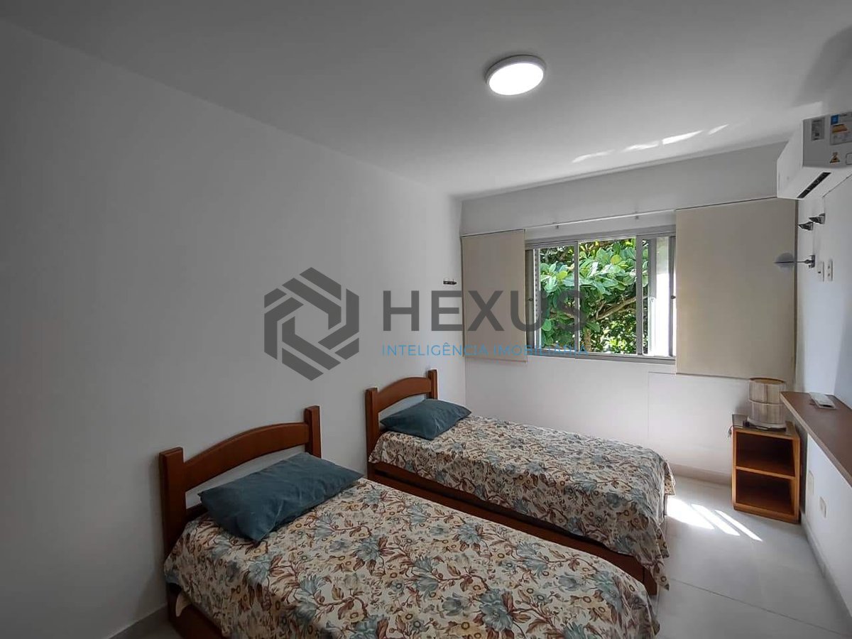 Foto 12 de Apartamento com varanda e lazer na Praia da Enseada, Guarujá