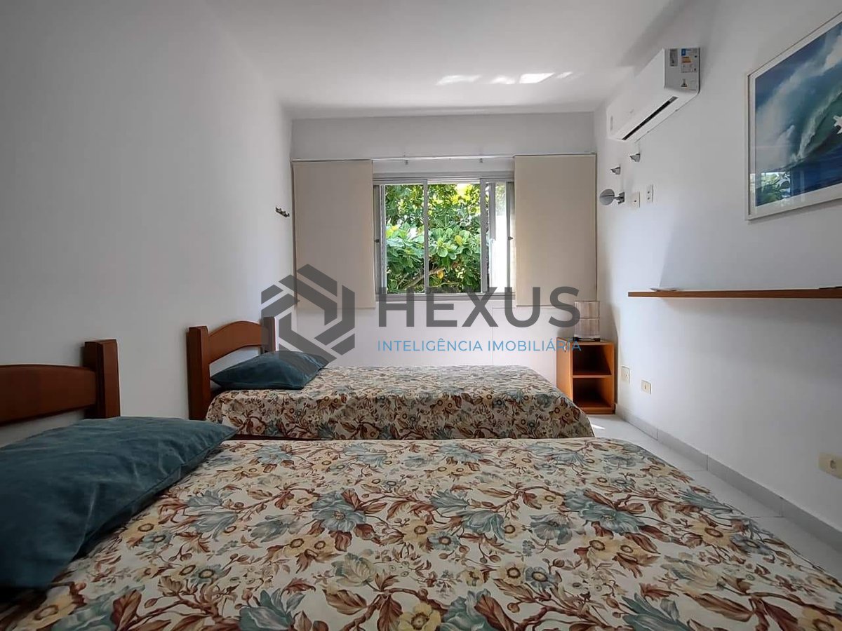 Foto 13 de Apartamento com varanda e lazer na Praia da Enseada, Guarujá