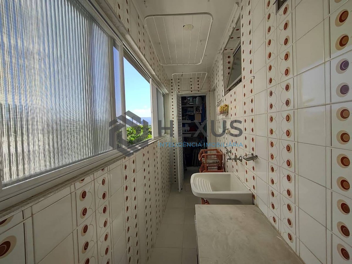 Foto 22 de Apartamento com varanda e lazer na Praia da Enseada, Guarujá