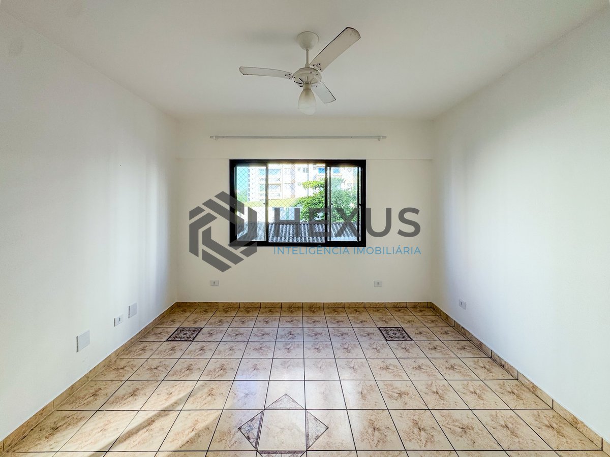 Foto 2 de Apartamento com varanda vista mar a 100m da praia no Jardim Astúrias, Guarujá
