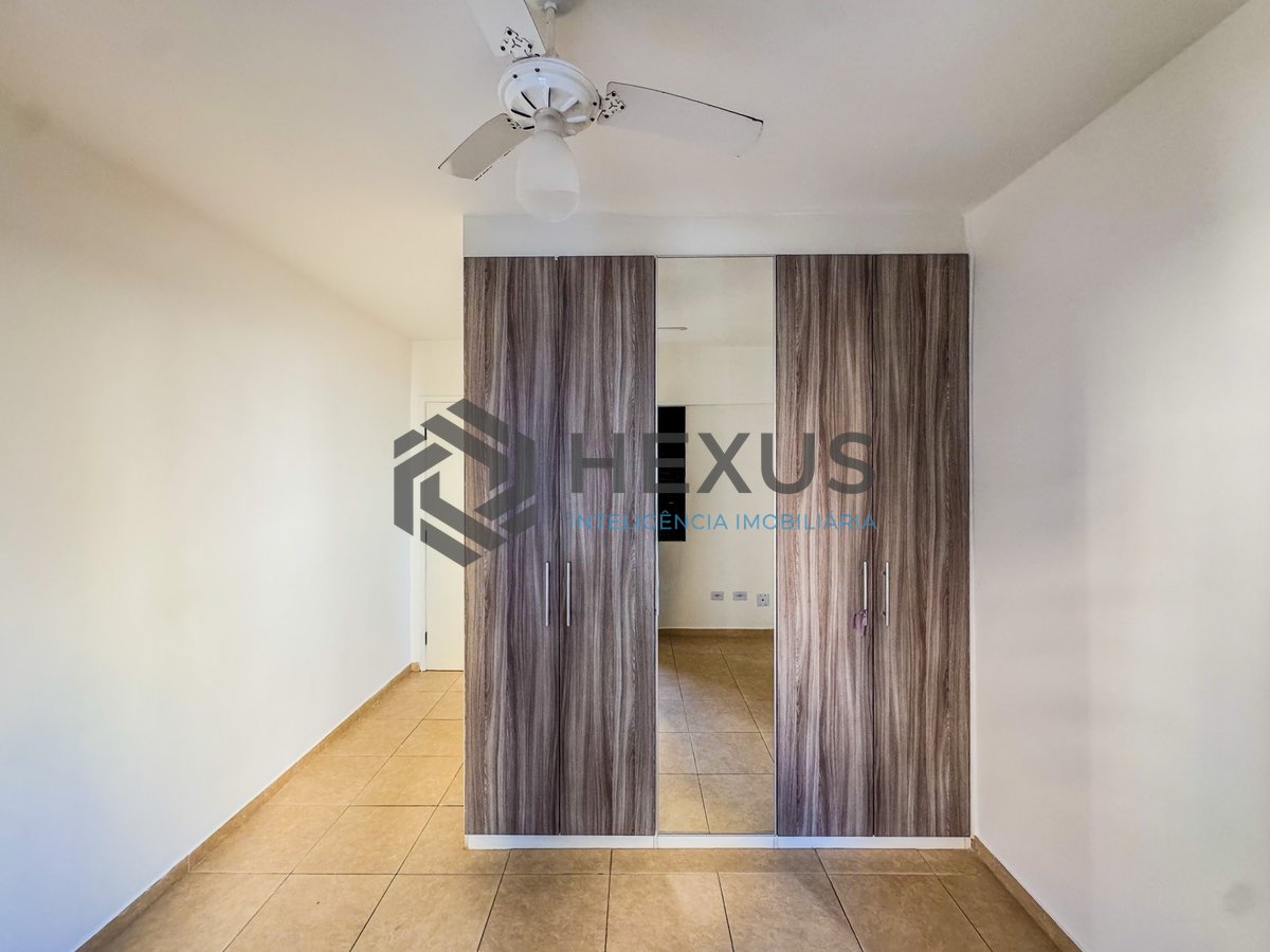 Foto 11 de Apartamento com varanda vista mar a 100m da praia no Jardim Astúrias, Guarujá