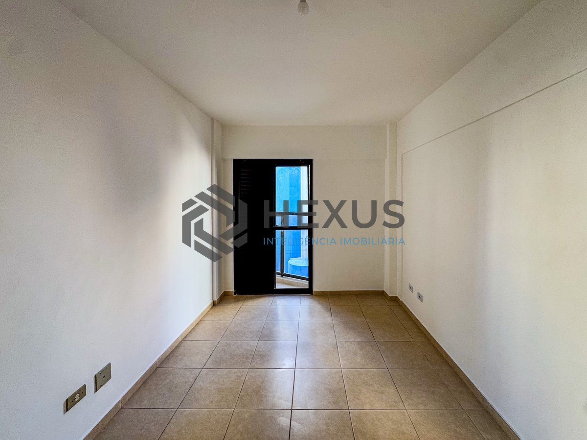 Foto 13 de Apartamento com varanda vista mar a 100m da praia no Jardim Astúrias, Guarujá