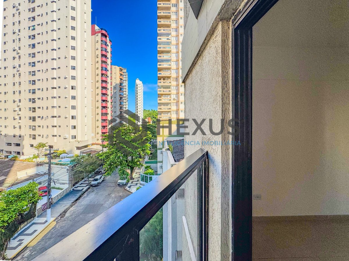 Foto 14 de Apartamento com varanda vista mar a 100m da praia no Jardim Astúrias, Guarujá