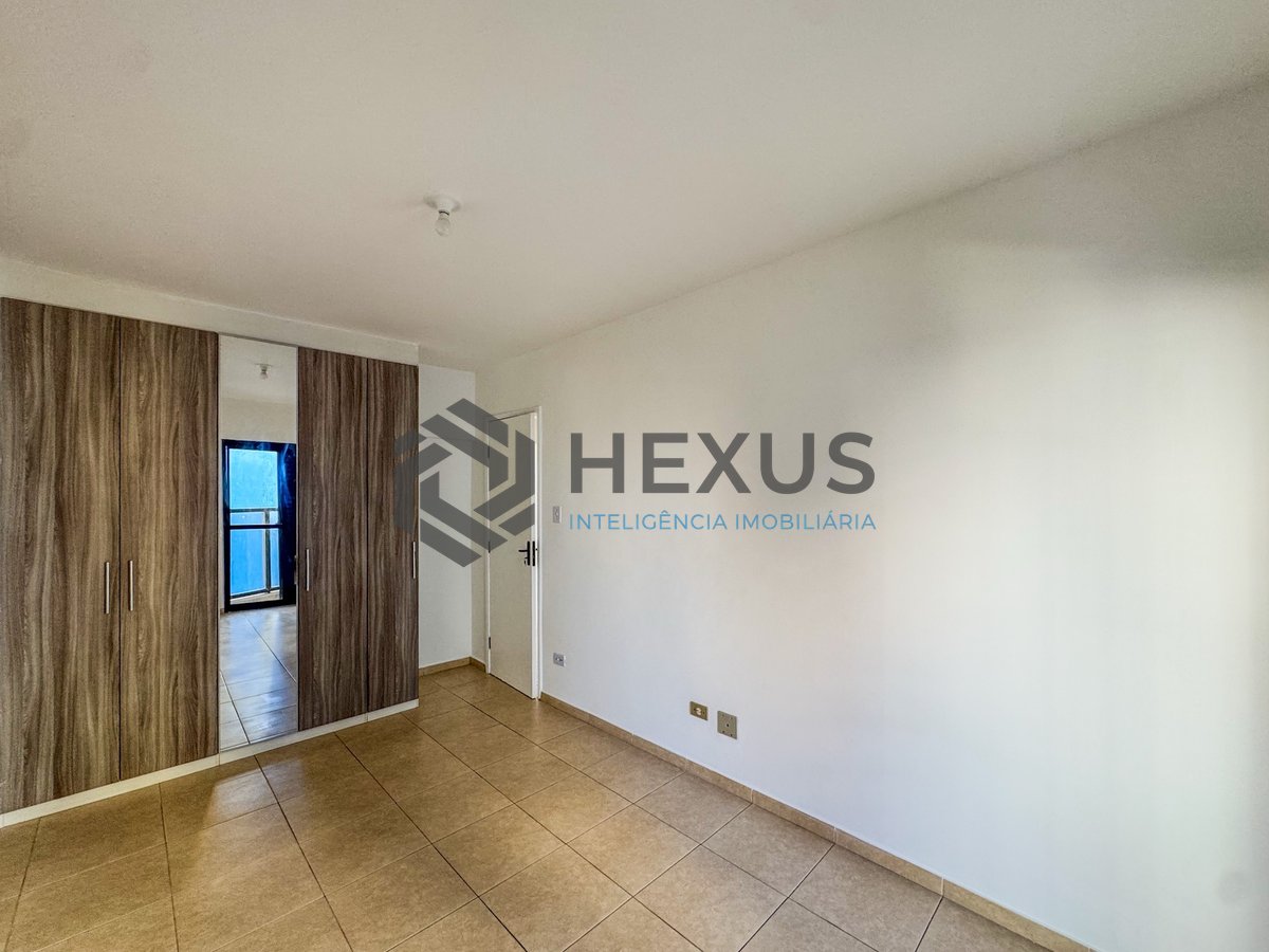 Foto 16 de Apartamento com varanda vista mar a 100m da praia no Jardim Astúrias, Guarujá
