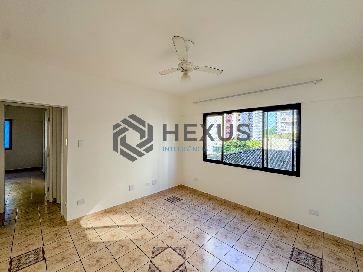 Foto 6 de Apartamento com varanda vista mar a 100m da praia no Jardim Astúrias, Guarujá
