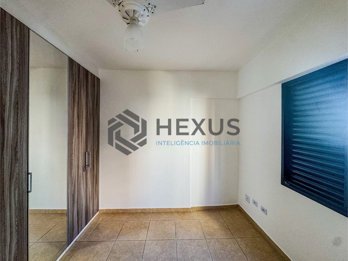 Foto 8 de Apartamento com varanda vista mar a 100m da praia no Jardim Astúrias, Guarujá