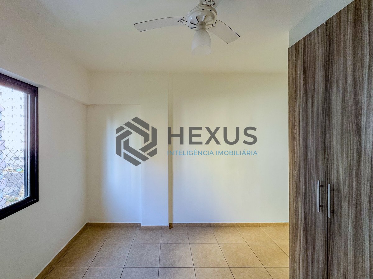 Foto 10 de Apartamento com varanda vista mar a 100m da praia no Jardim Astúrias, Guarujá