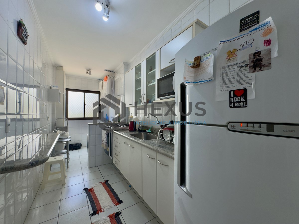 Foto 16 de Apartamento com varanda vista mar e lazer a 1 quadra do mar nas Pitangueiras, Guarujá