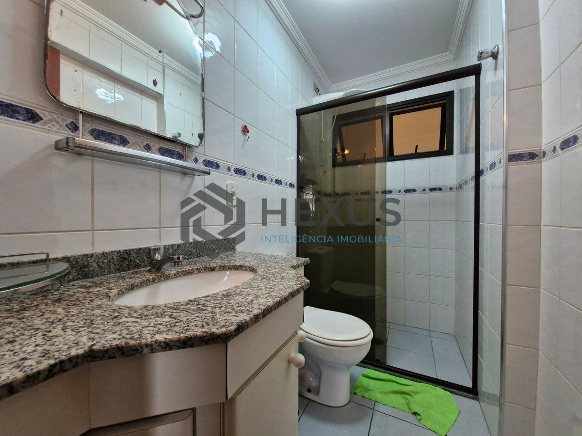 Foto 15 de Apartamento com varanda vista mar e lazer a 1 quadra do mar nas Pitangueiras, Guarujá