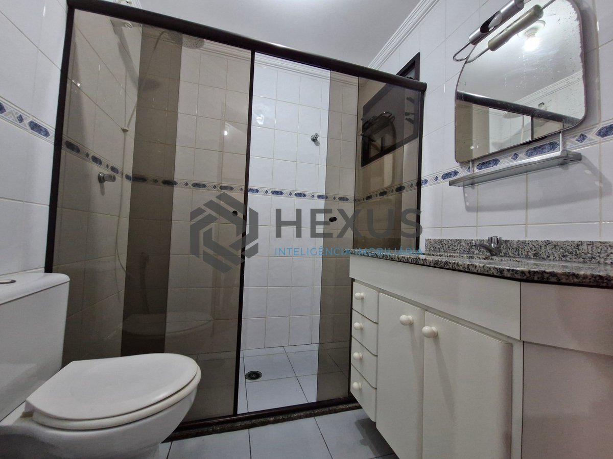 Foto 20 de Apartamento com varanda vista mar e lazer a 1 quadra do mar nas Pitangueiras, Guarujá
