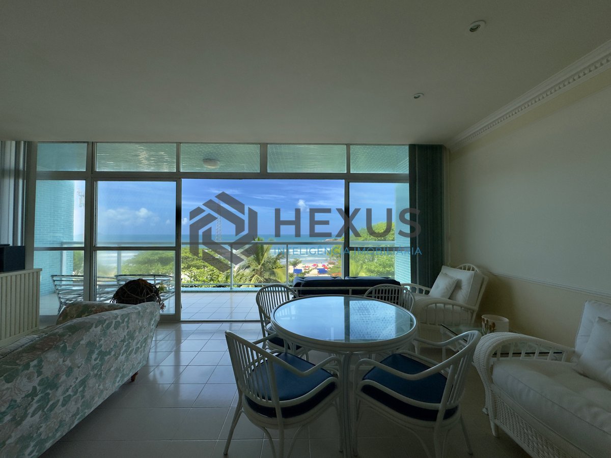 Foto 4 de Apartamento frente mar com varanda na Praia das Pitangueiras, Guarujá