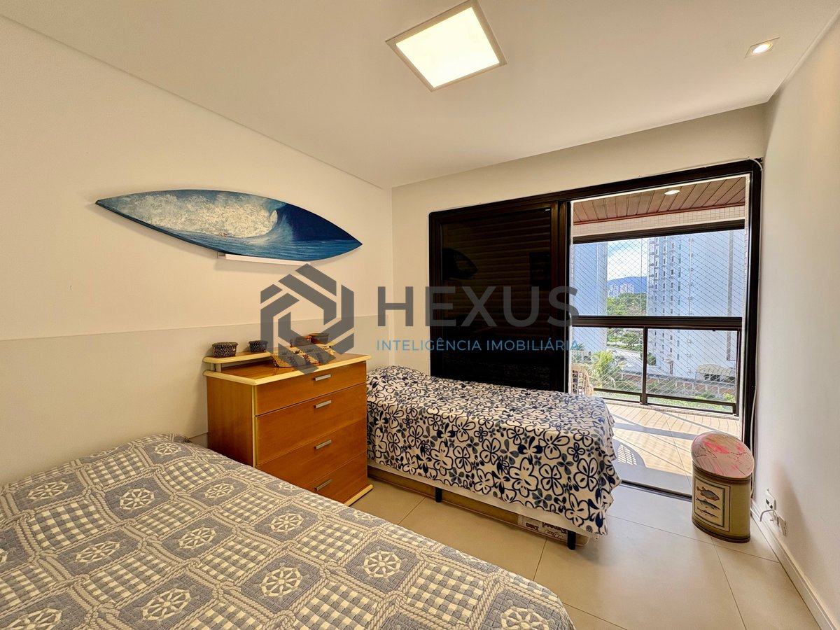 Foto 12 de Apartamento com varanda e lazer na beira mar da Praia da Enseada, Guarujá