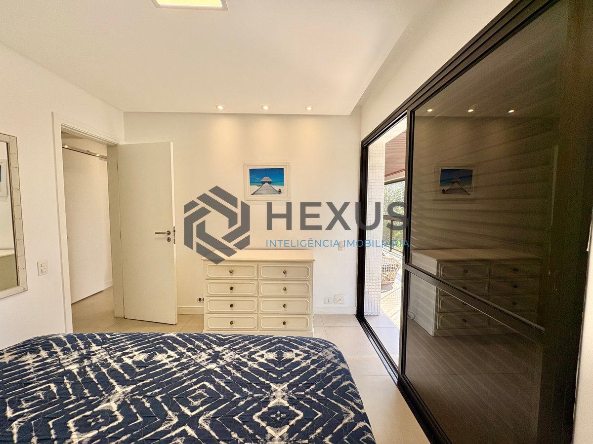 Foto 14 de Apartamento com varanda e lazer na beira mar da Praia da Enseada, Guarujá
