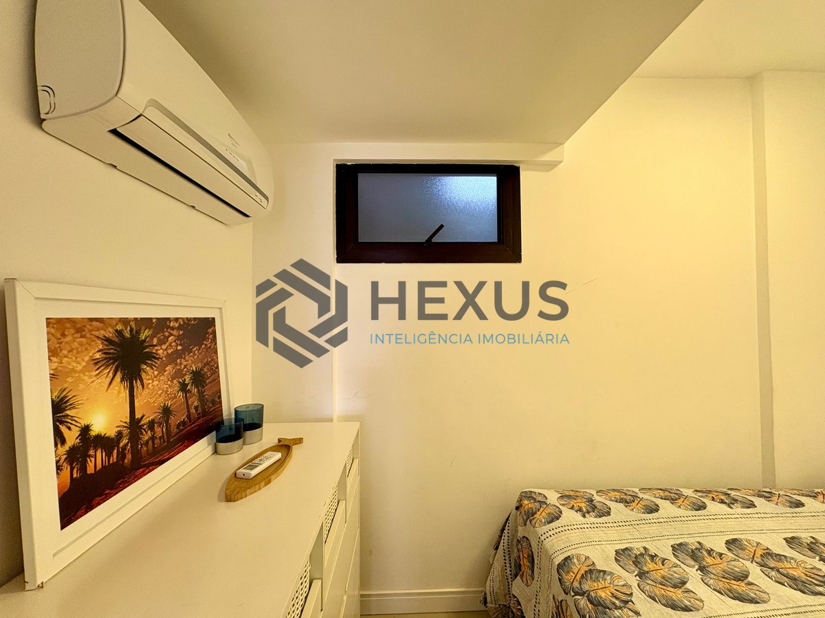 Foto 18 de Apartamento com varanda e lazer na beira mar da Praia da Enseada, Guarujá