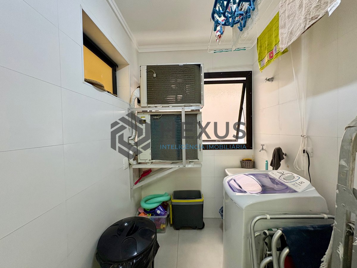 Foto 22 de Apartamento com varanda e lazer na beira mar da Praia da Enseada, Guarujá