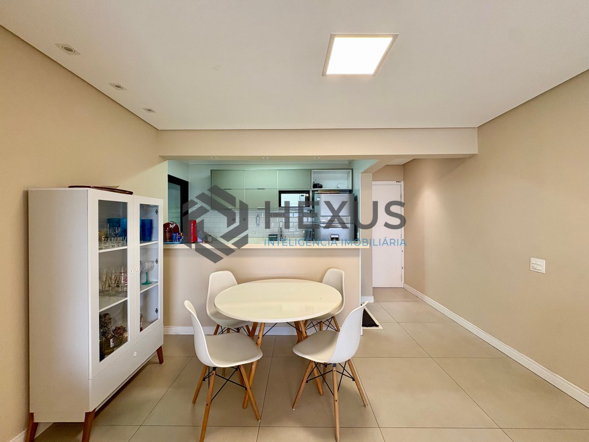 Foto 6 de Apartamento com varanda e lazer na beira mar da Praia da Enseada, Guarujá