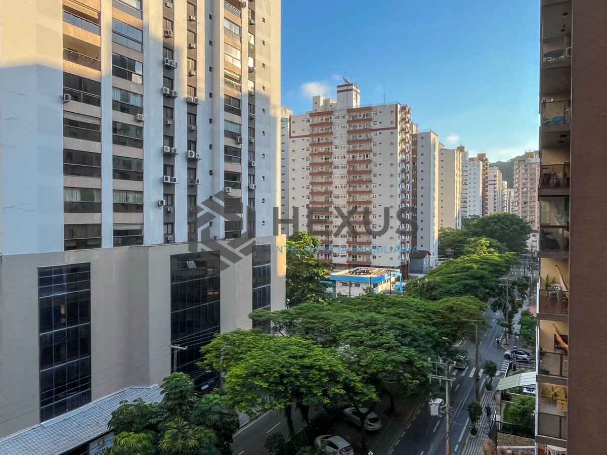Foto 10 de Apartamento com varanda na região da Barra Funda da Praia das Pitangueiras, Guarujá
