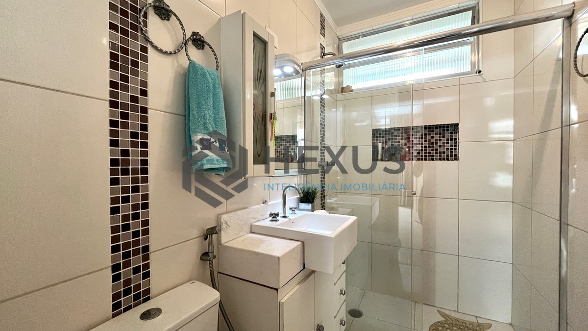 Foto 15 de Apartamento com varanda vista mar a 1 quadra da praia nas Pitangueiras, Guarujá