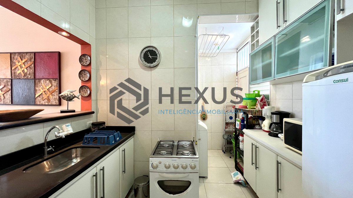 Foto 16 de Apartamento com varanda vista mar a 1 quadra da praia nas Pitangueiras, Guarujá