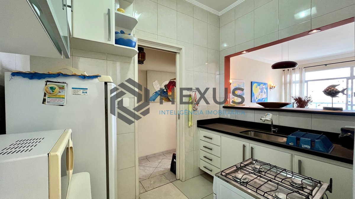 Foto 18 de Apartamento com varanda vista mar a 1 quadra da praia nas Pitangueiras, Guarujá