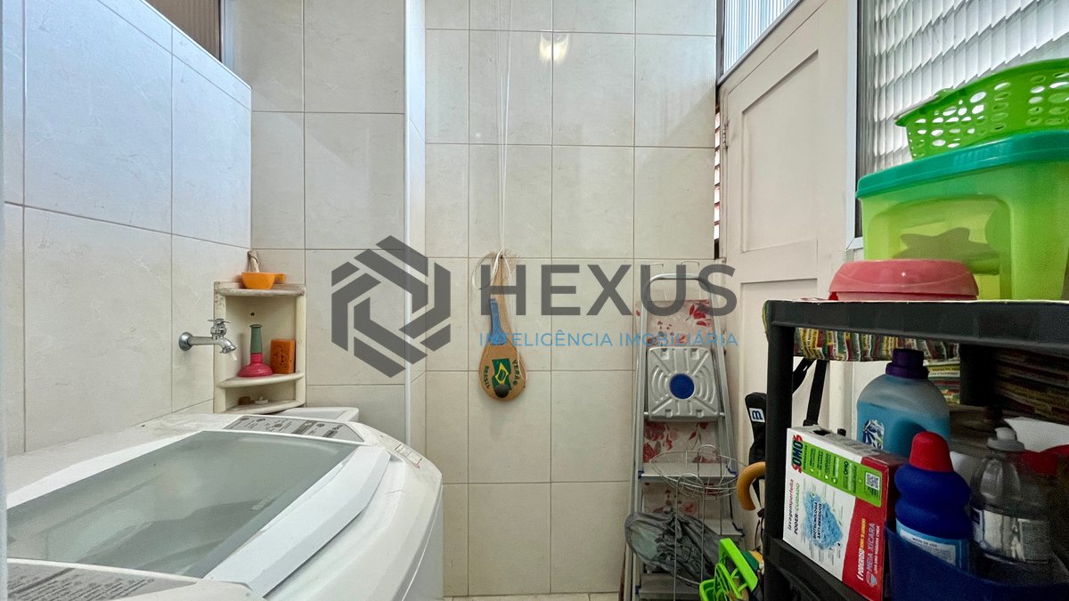 Foto 19 de Apartamento com varanda vista mar a 1 quadra da praia nas Pitangueiras, Guarujá