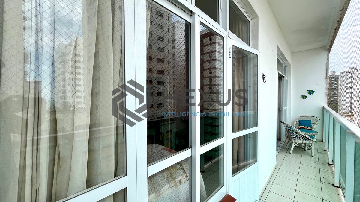 Foto 3 de Apartamento com varanda vista mar a 1 quadra da praia nas Pitangueiras, Guarujá