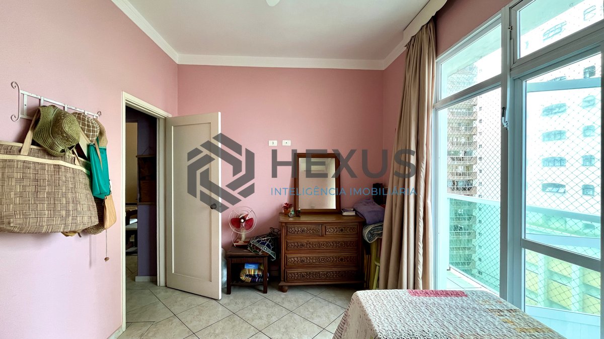 Foto 10 de Apartamento com varanda vista mar a 1 quadra da praia nas Pitangueiras, Guarujá