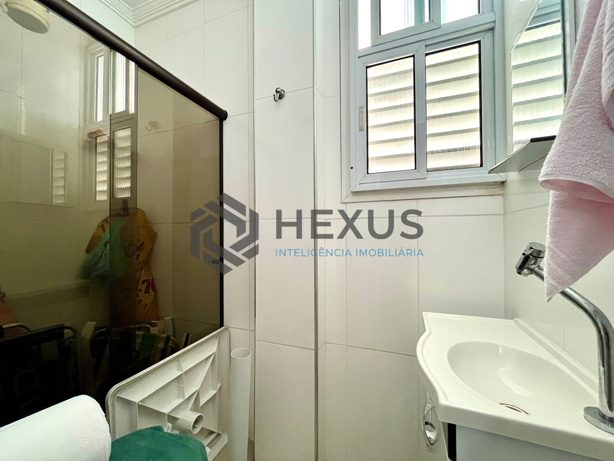 Foto 12 de Apartamento com varanda vista mar a 1 quadra da praia nas Pitangueiras, Guarujá