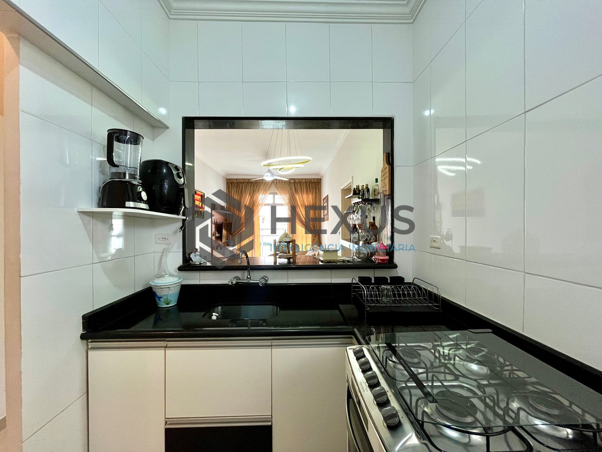Foto 17 de Apartamento com varanda vista mar a 1 quadra da praia nas Pitangueiras, Guarujá