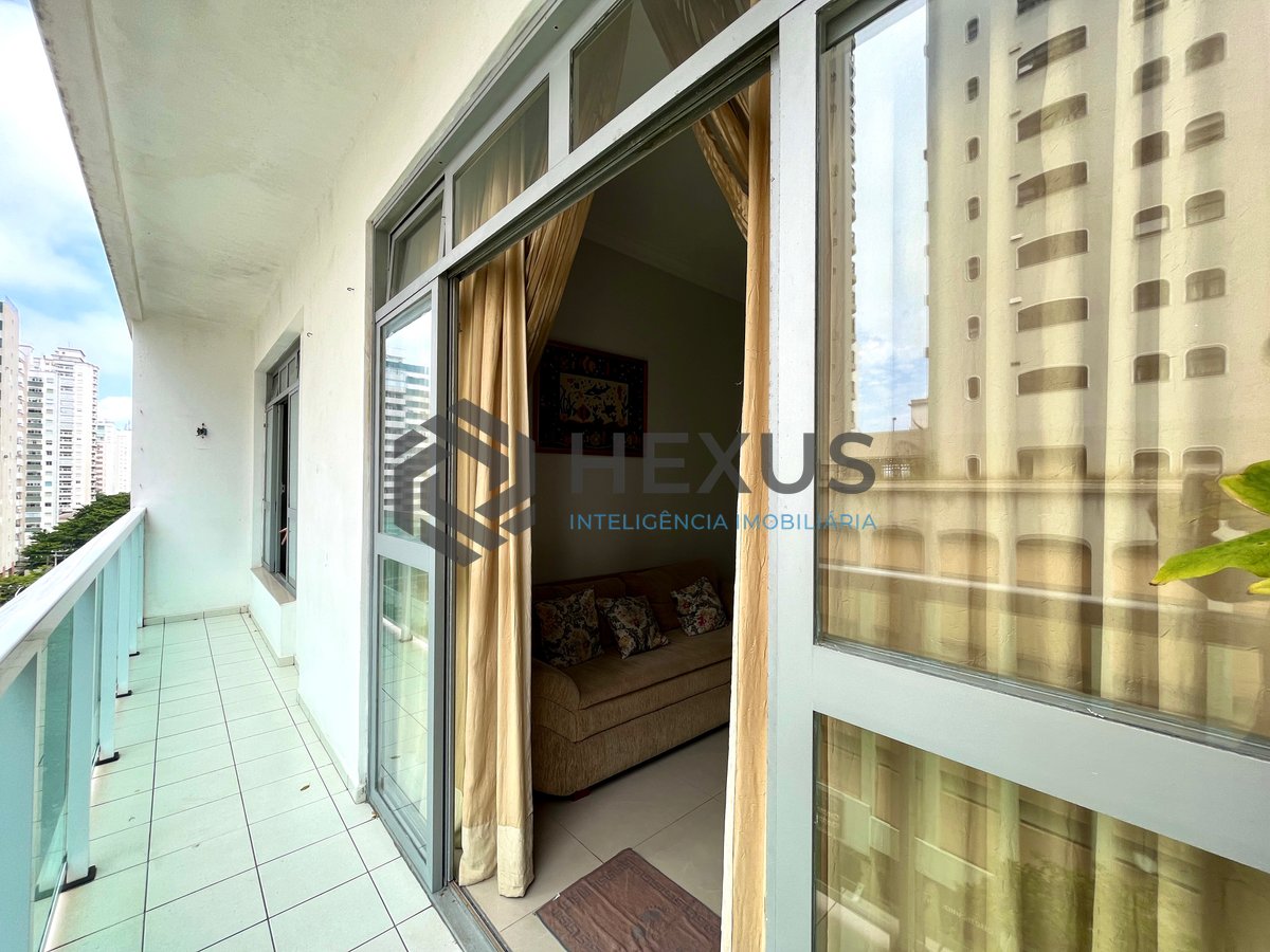 Foto 3 de Apartamento com varanda vista mar a 1 quadra da praia nas Pitangueiras, Guarujá