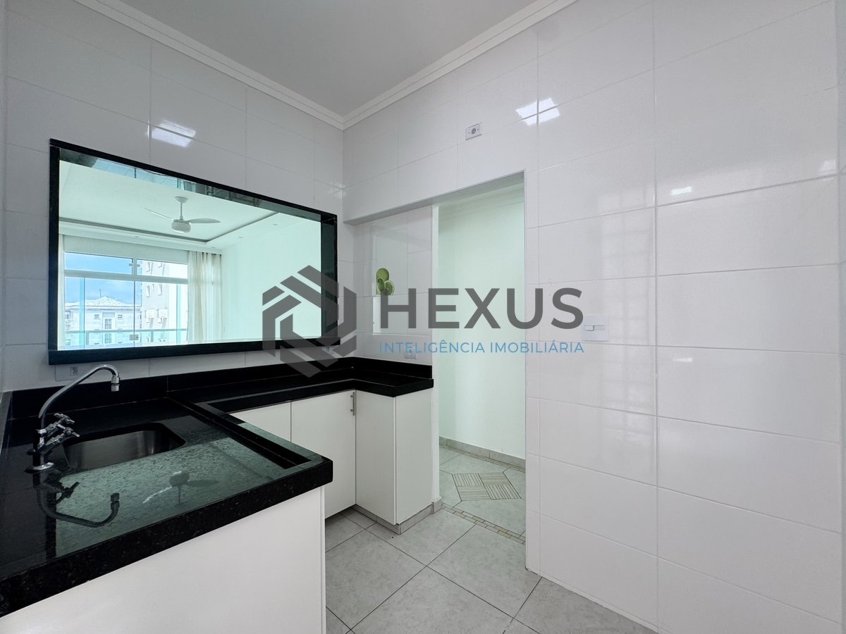 Foto 14 de Apartamento com varanda vista mar a 1 quadra da praia nas Pitangueiras, Guarujá