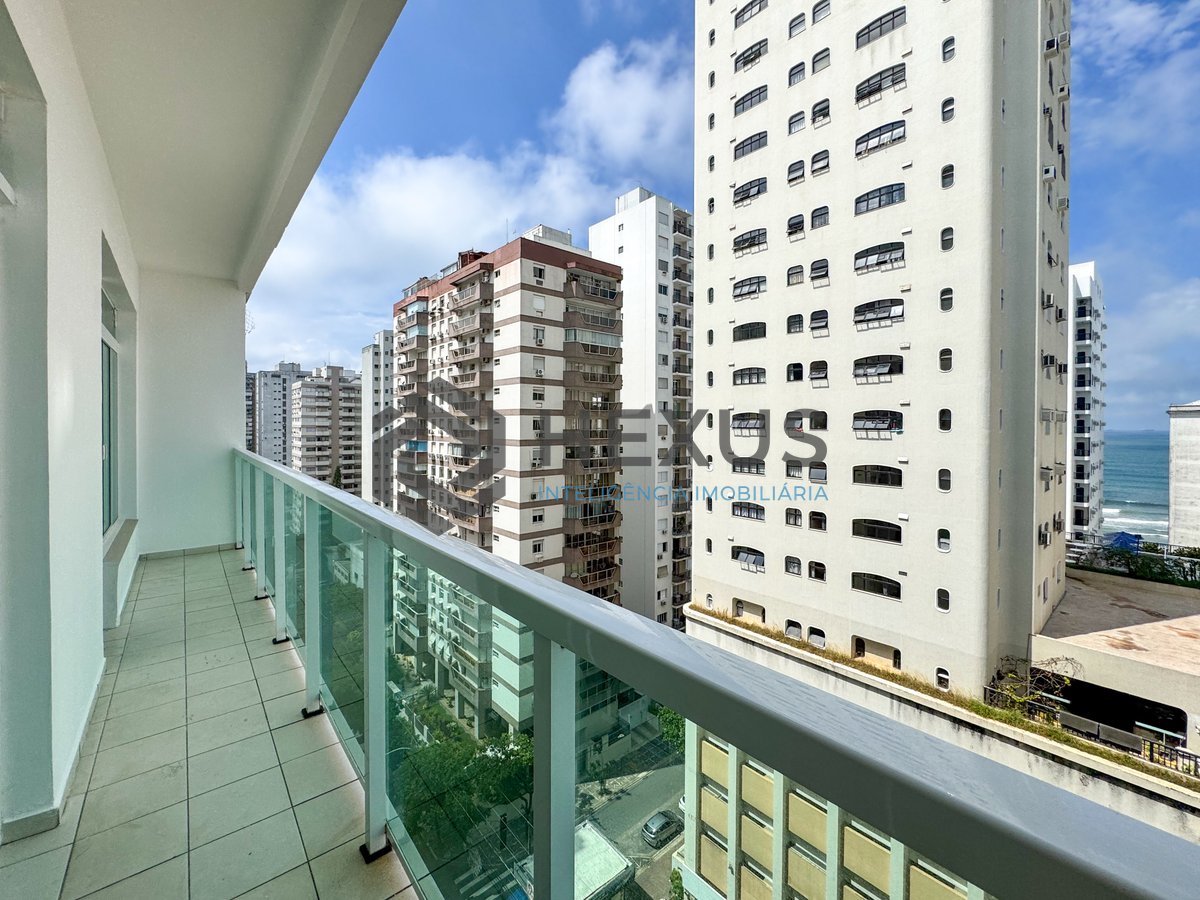 Foto 5 de Apartamento com varanda vista mar a 1 quadra da praia nas Pitangueiras, Guarujá
