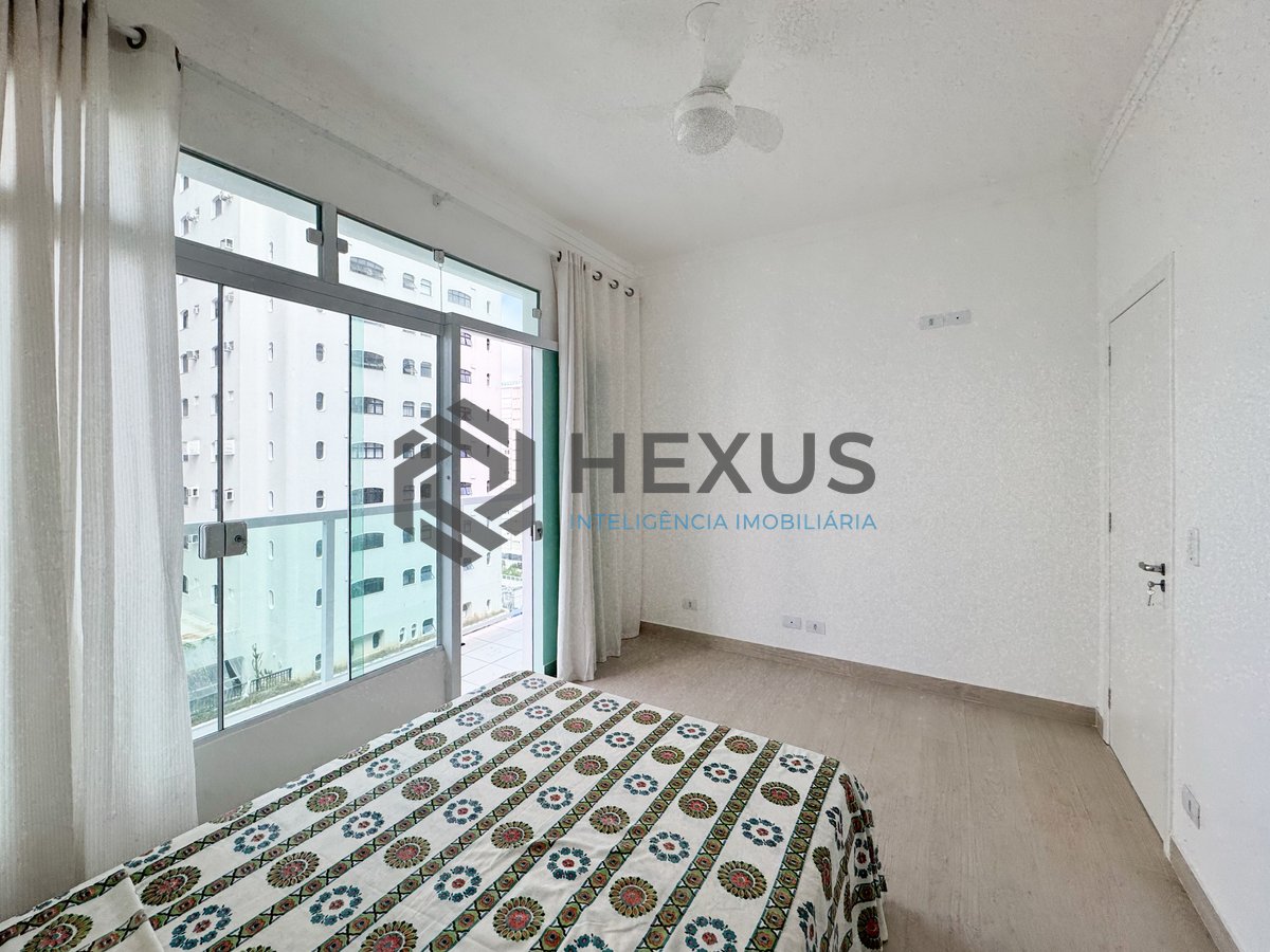 Foto 9 de Apartamento com varanda vista mar a 1 quadra da praia nas Pitangueiras, Guarujá