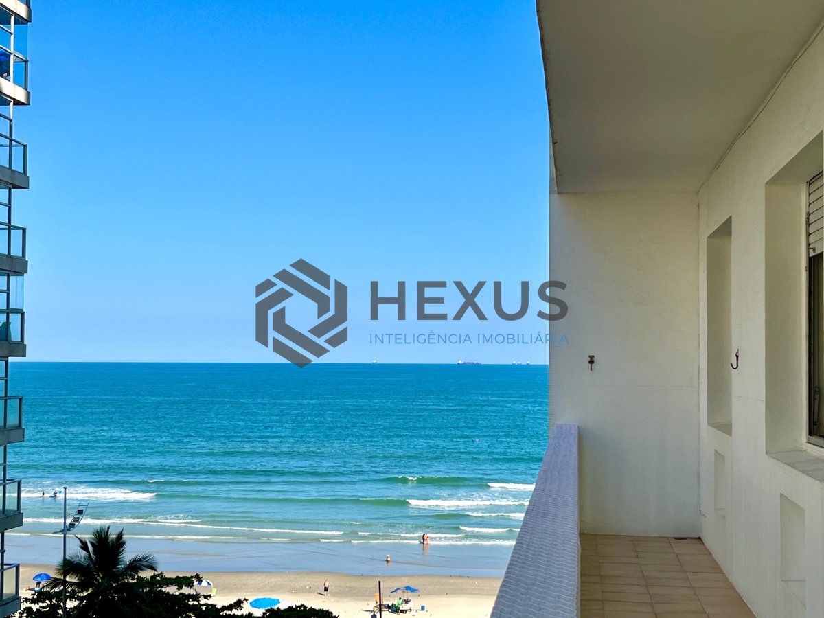 Foto 2 de Apartamento reformado com varanda vista mar na beira mar da praia nas Pitangueiras, Guarujá