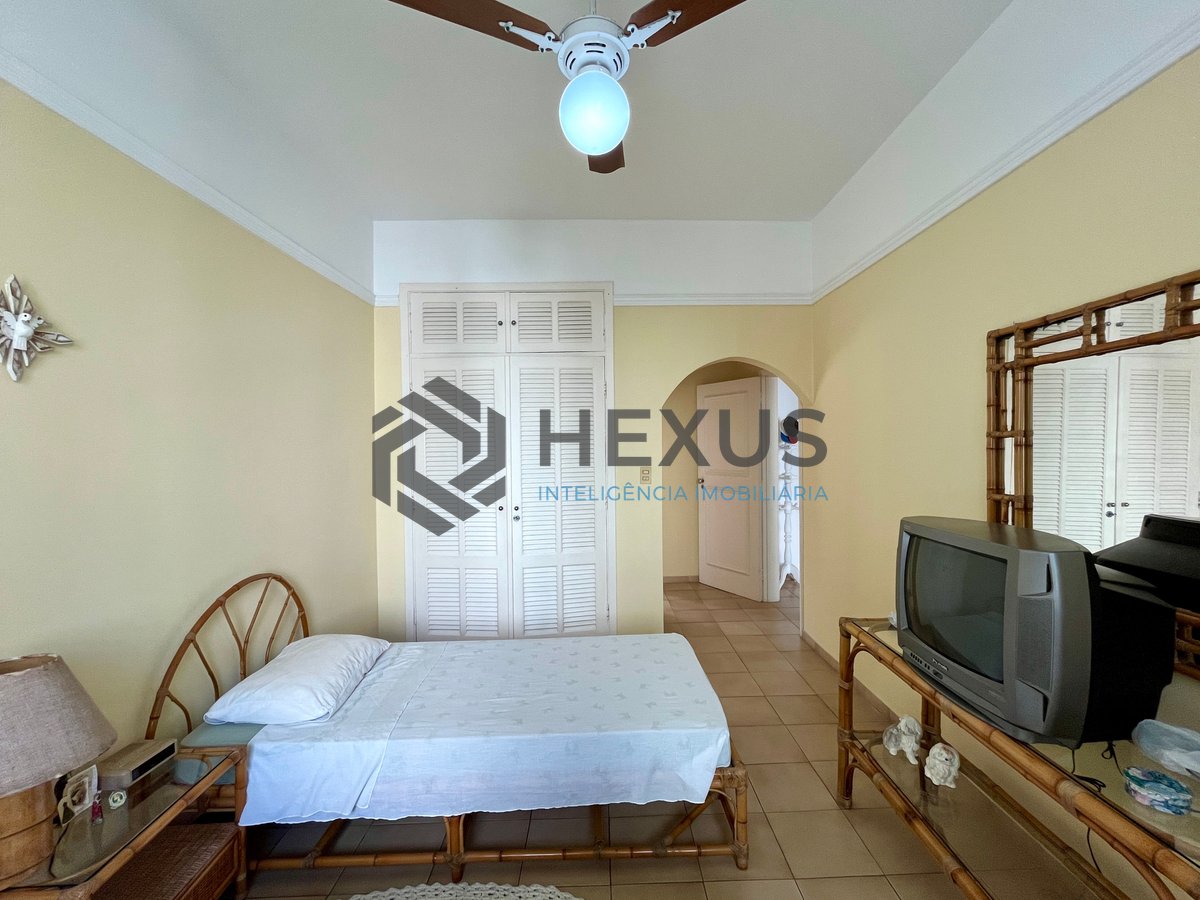 Foto 13 de Apartamento reformado com varanda vista mar na beira mar da praia nas Pitangueiras, Guarujá