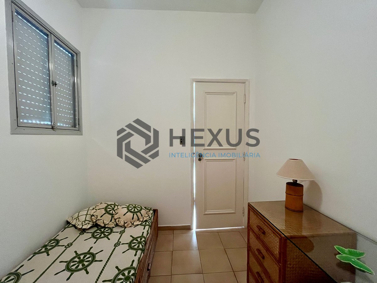 Foto 19 de Apartamento reformado com varanda vista mar na beira mar da praia nas Pitangueiras, Guarujá