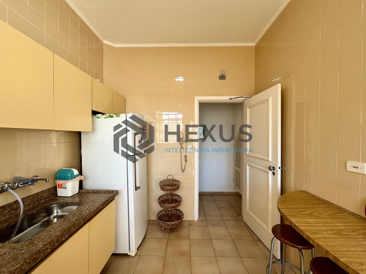 Foto 23 de Apartamento reformado com varanda vista mar na beira mar da praia nas Pitangueiras, Guarujá
