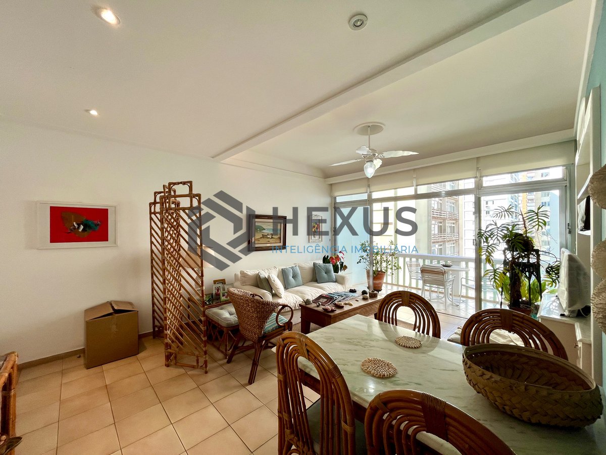 Foto 5 de Apartamento reformado com varanda vista mar na beira mar da praia nas Pitangueiras, Guarujá