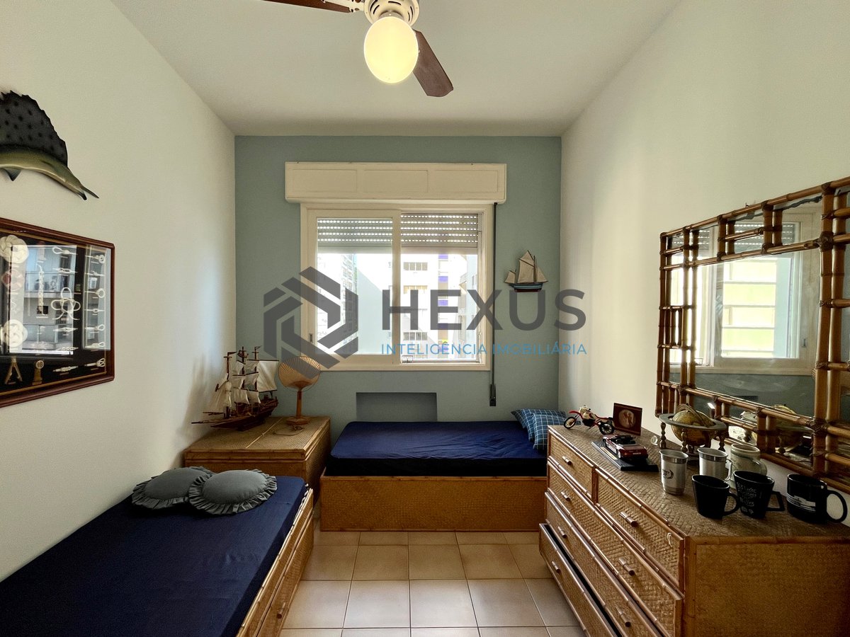 Foto 10 de Apartamento reformado com varanda vista mar na beira mar da praia nas Pitangueiras, Guarujá