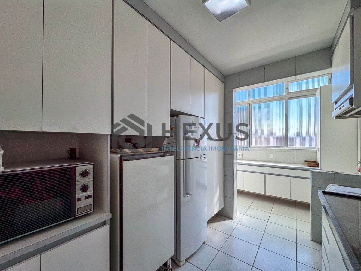 Foto 27 de Apartamento beira mar reformado com varanda vista mar nas Pitangueiras, Guarujá