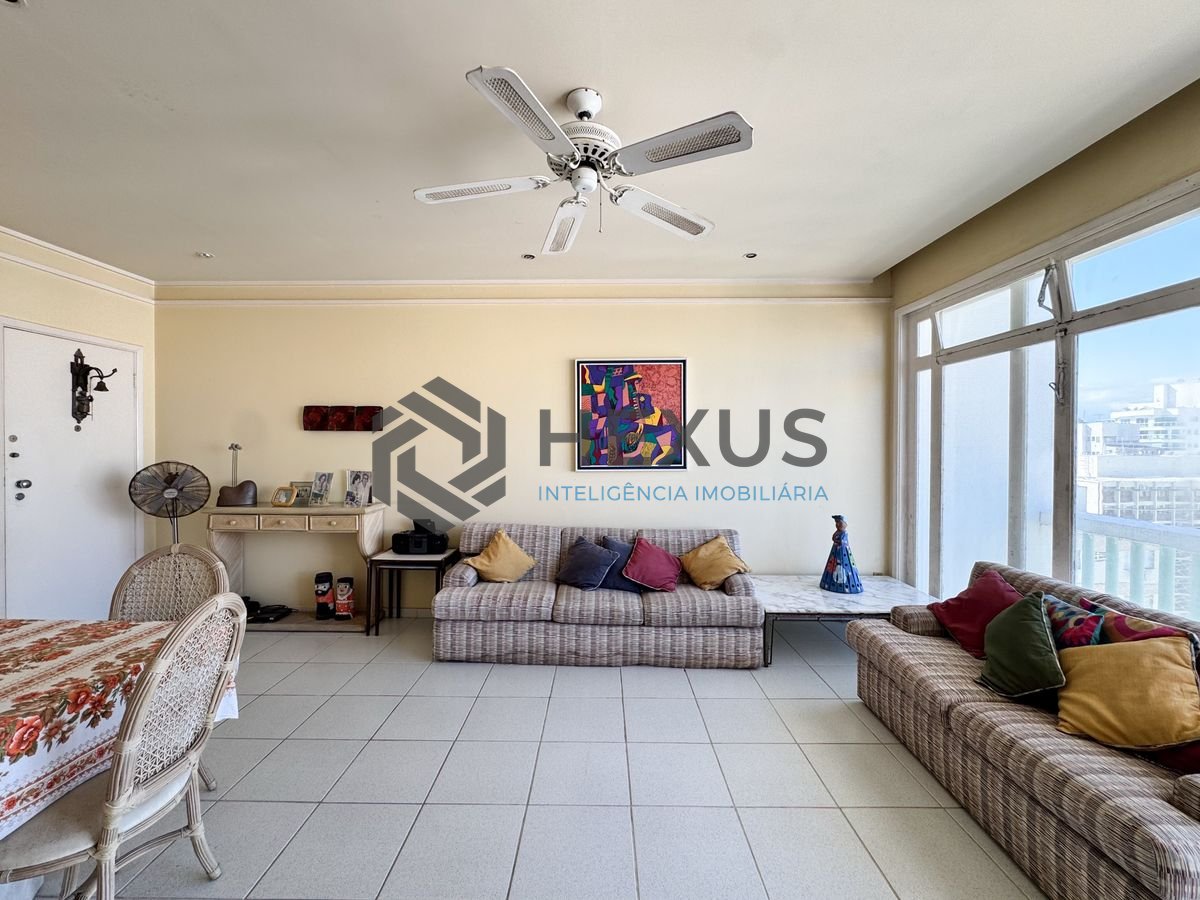Foto 7 de Apartamento beira mar reformado com varanda vista mar nas Pitangueiras, Guarujá