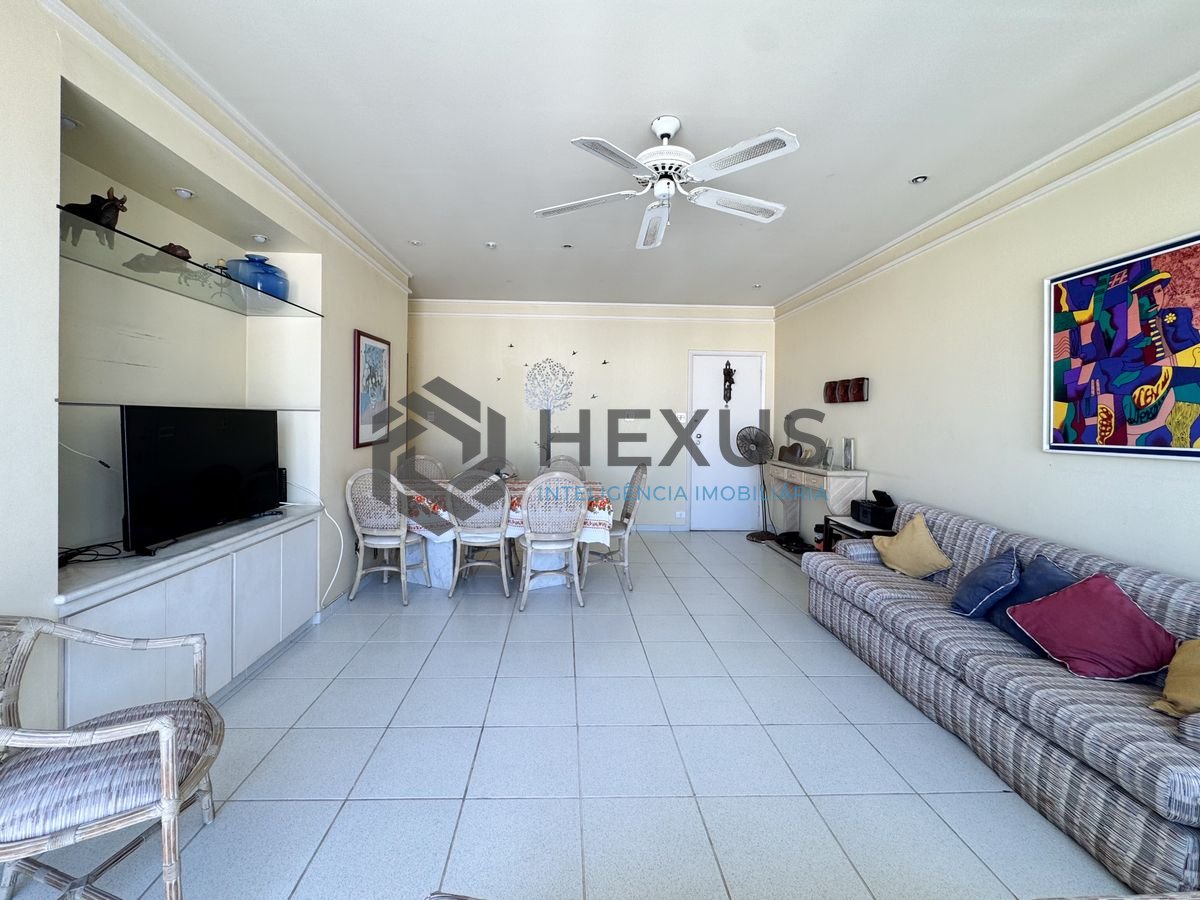 Foto 8 de Apartamento beira mar reformado com varanda vista mar nas Pitangueiras, Guarujá
