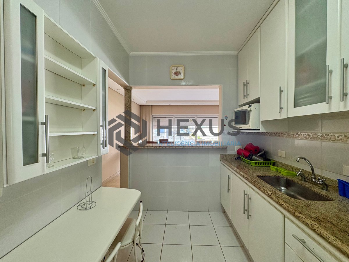 Foto 18 de Apartamento com varanda e lazer na Praia da Enseada, Guarujá