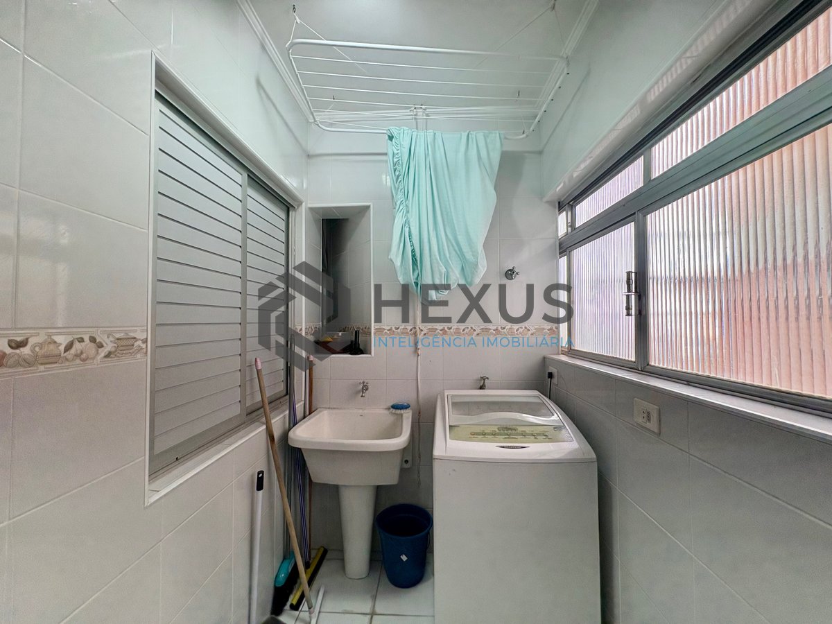 Foto 21 de Apartamento com varanda e lazer na Praia da Enseada, Guarujá